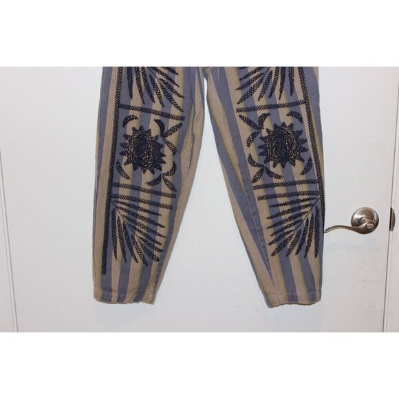 Urban Outfitters Kimichi Blue Striped Emboidered Pleasted Cropped Jeans size 8 - Picture 4 of 12